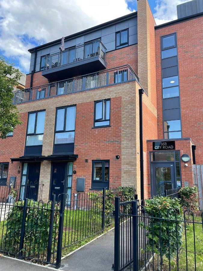 Luxury 2-Bedroom Service Apartment With Balcony Manchester Exterior photo
