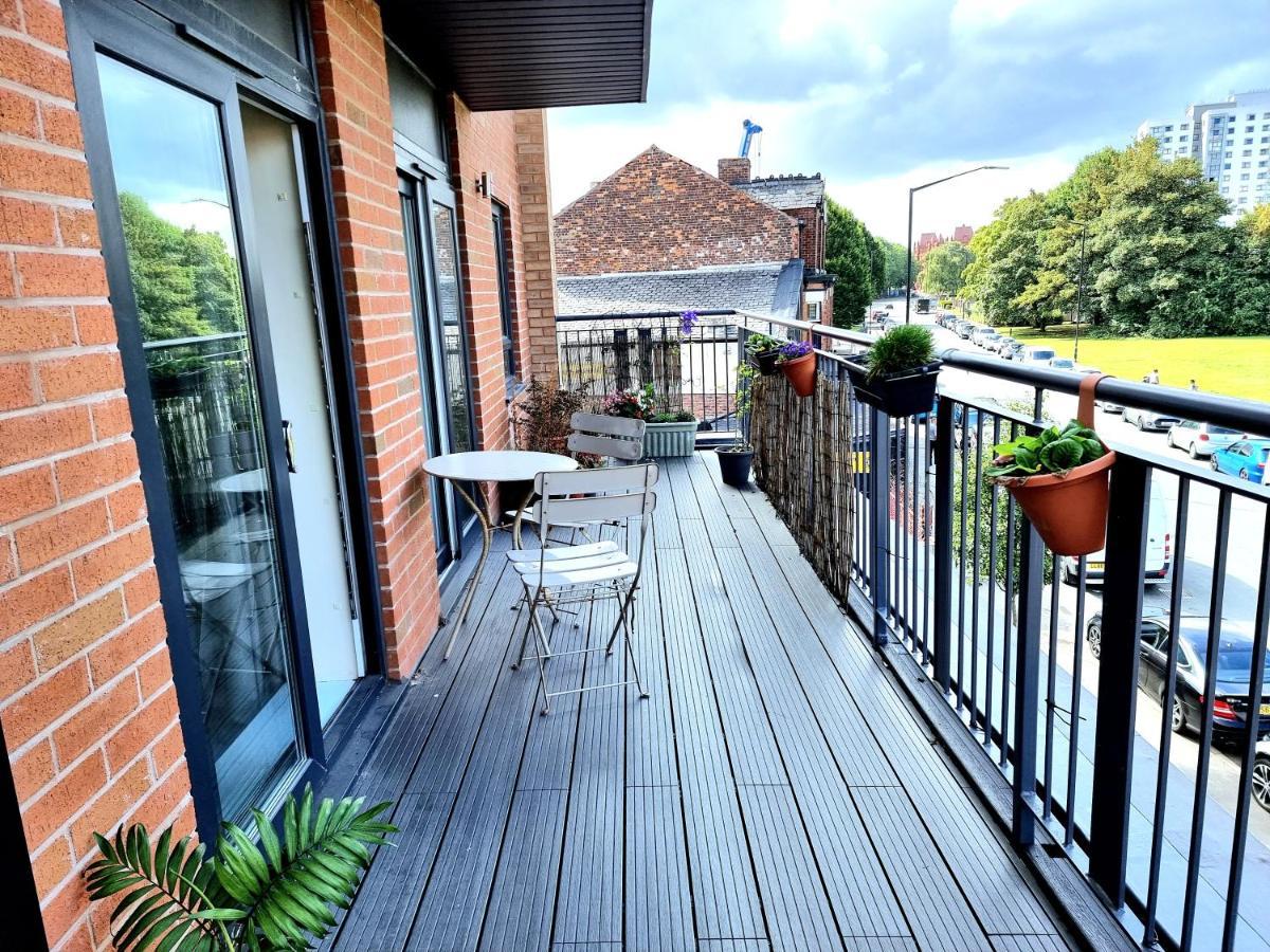Luxury 2-Bedroom Service Apartment With Balcony Manchester Exterior photo
